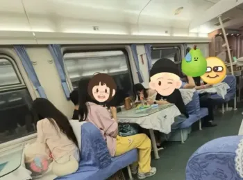 女子称列车餐车被占满，几乎仅她一人消费，餐车师傅劝离其他人未果给她退款