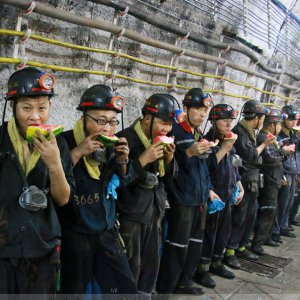 酷暑难耐，刘庄煤矿将“清凉”送到每一名职工心里