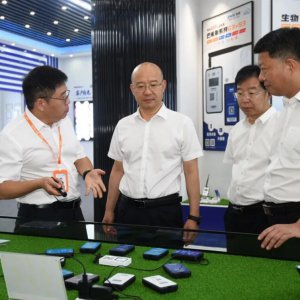 汪华东在颍州区颍东区调研时强调 做大做强特色产业园区 推动经济社会高质量发展